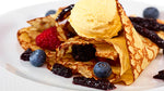 Crepe com Frutos Vermelhos, Gelado e Doce de Banana e Clementina com Canela meia.dúzia®