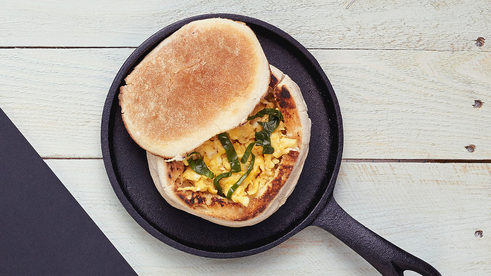 Ovos mexidos em Bolo do caco com Doce de Abóbora com Vinho do Porto
