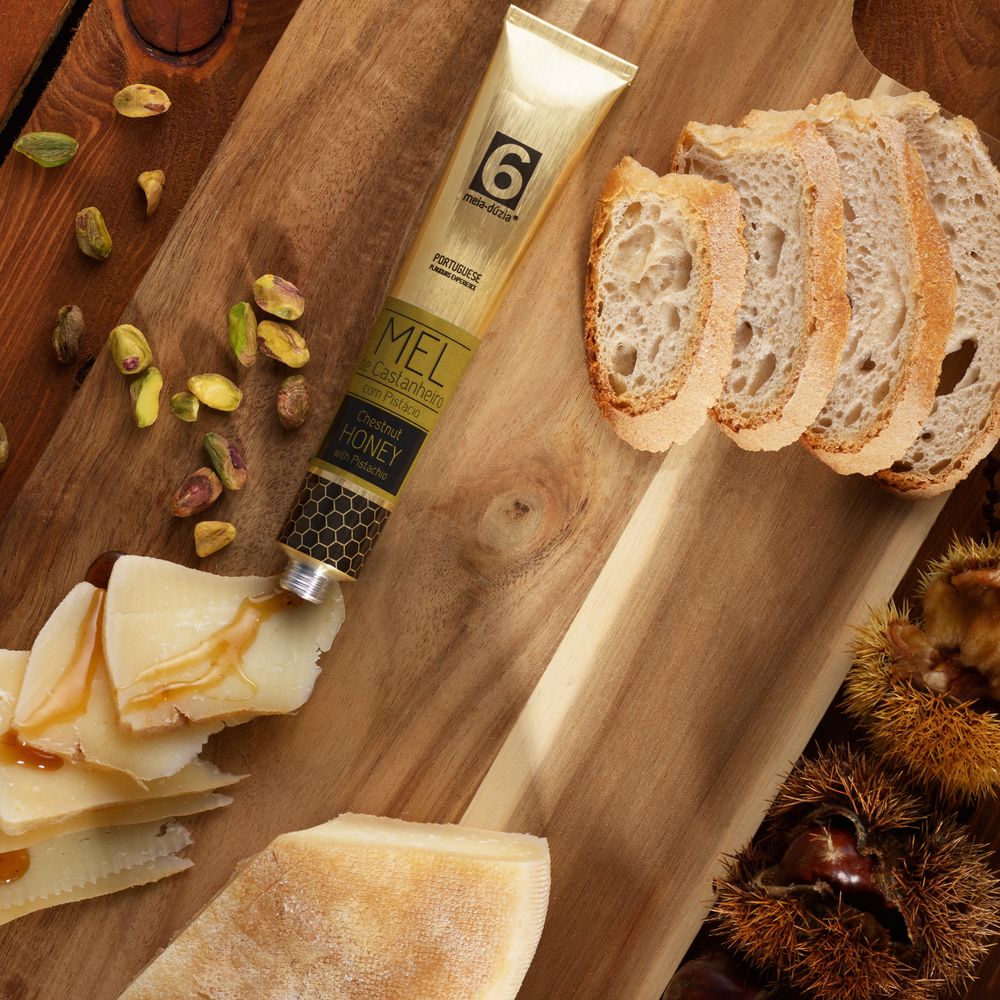 
                  
                    Mel de Castanheiro com Pistácio
                  
                