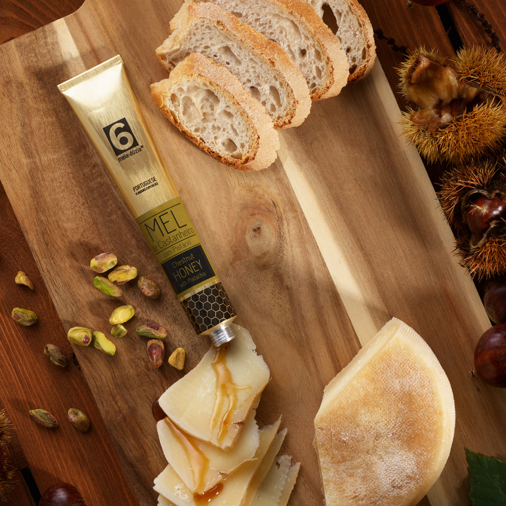 
                  
                    Mel de Castanheiro com Pistácio
                  
                