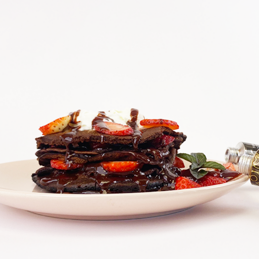 
                  
                    Panquecas de chocolate com morangos e Creme de Chocolate Negro São Tomé com Morango e Malagueta meia.dúzia® São Valentim | Box Amantes de Chocolate: Chocolates Negros + Crackers
                  
                