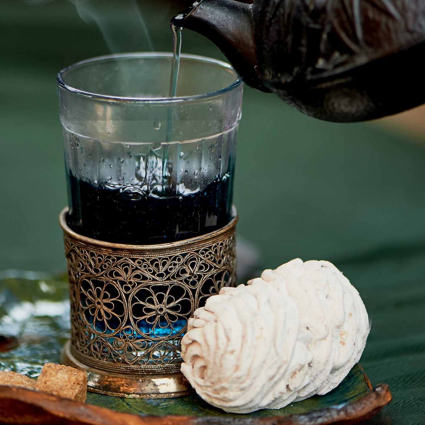 mistura de chás pretos com frutos do bosque e pétalas de centáurea azul meia.dúzia