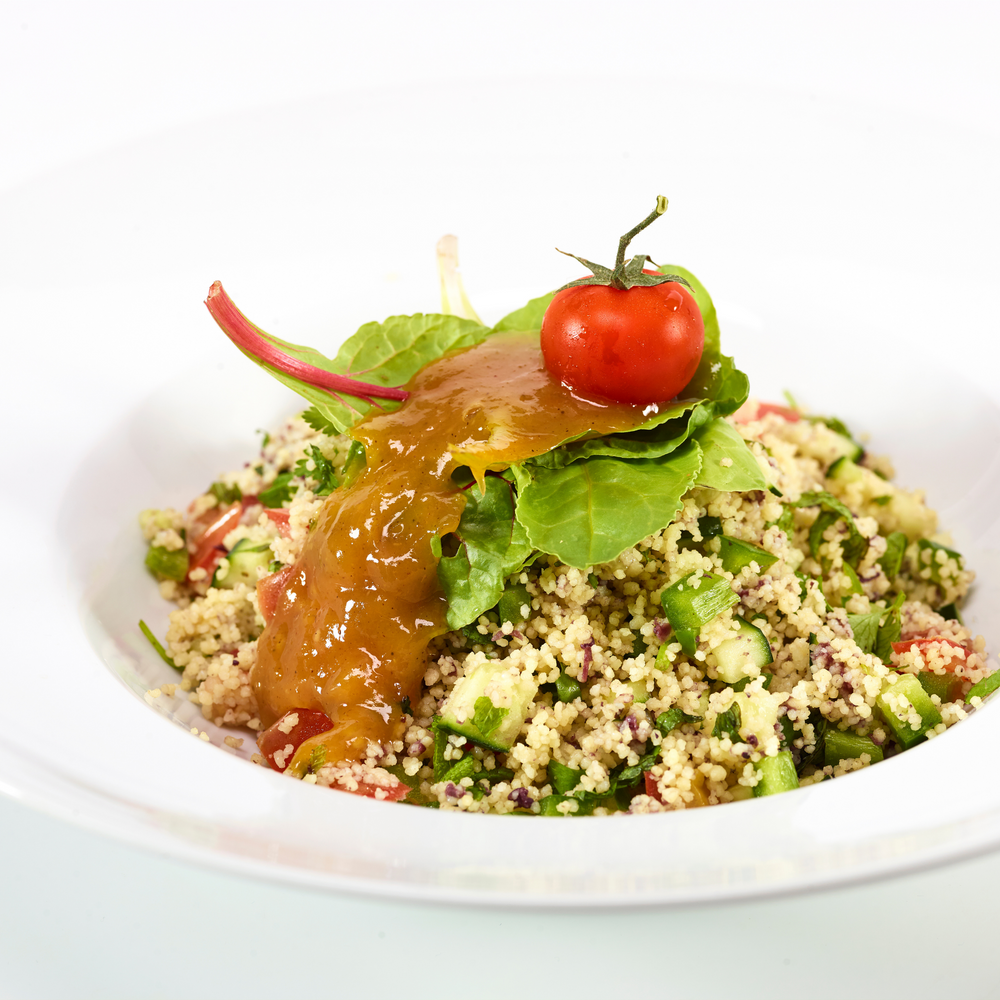 
                  
                    Salada de Couscous com Pasta de Azeitona Negrinha do Douro e Chutney de Manga do Chef Álvaro Costa, incluida na BOX CHEF - 2ª Edição com Livro de Receitas meia.dúzia®
                  
                