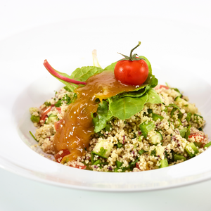 
                  
                    Salada de Couscous com Pasta de Azeitona Negrinha do Douro e Chutney de Manga do Chef Álvaro Costa, incluida na BOX CHEF - 2ª Edição com Livro de Receitas meia.dúzia®
                  
                