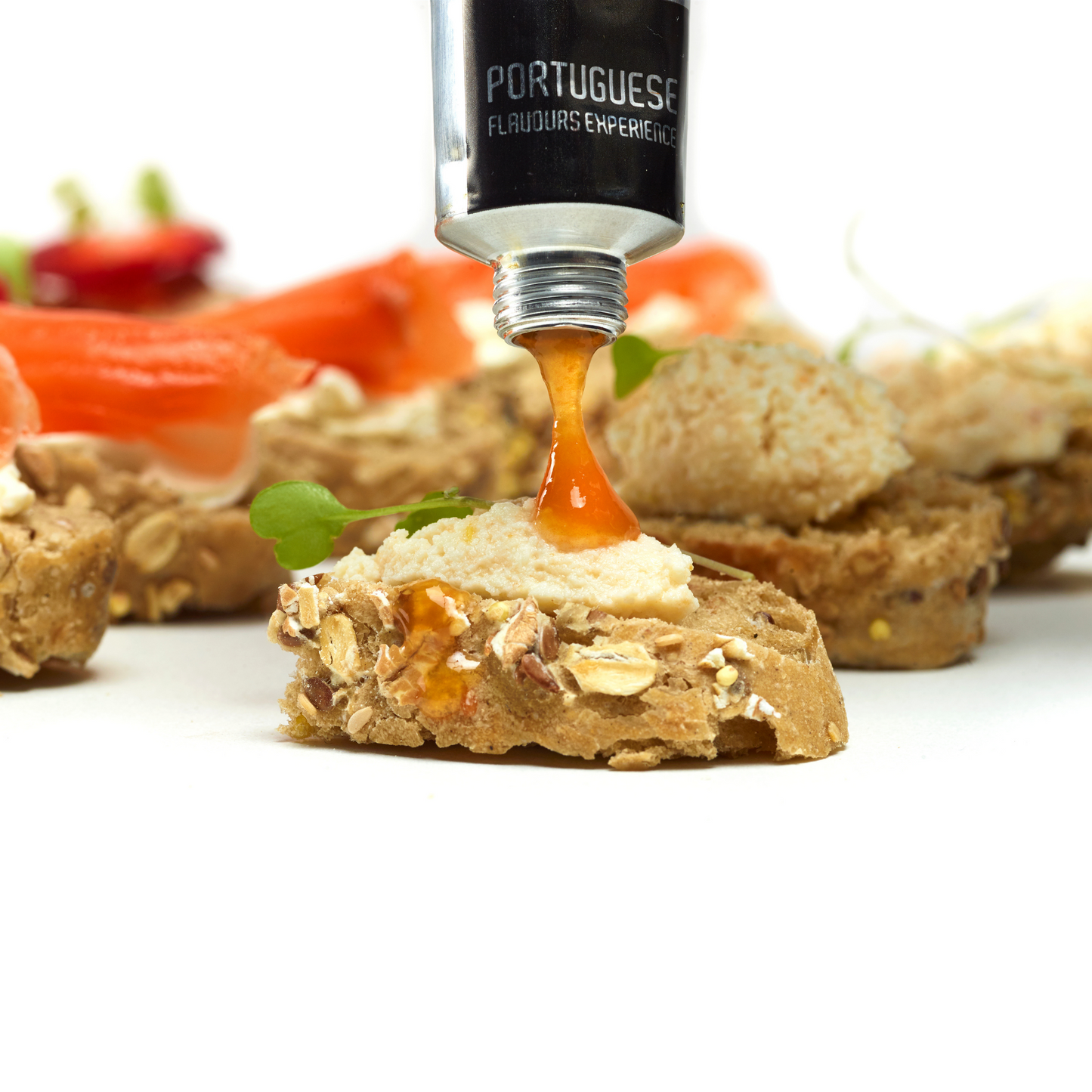 Pão de sementes com requeijão e compota de abóbora meia.dúzia