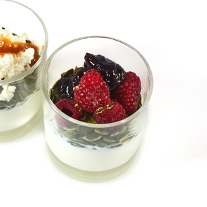 
                  
                    Iogurte grego com Doce Extra de Mirtilo com Cidreira - compota artesanal em bisnaga by meia.dúzia - sabores de Portugal
                  
                
