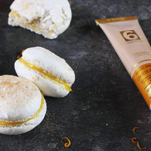 
                  
                    macarrons recheados com creme de chocolate branco com laranja meia.dúzia®
                  
                