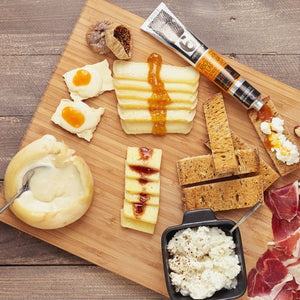 
                  
                    Tábua de queijos portugueses com Doce Extra de Abóbora e Laranja com Mel de Rosmaninho e Eucalipto, Canela e Vinho do Porto meia.dúzia®
                  
                